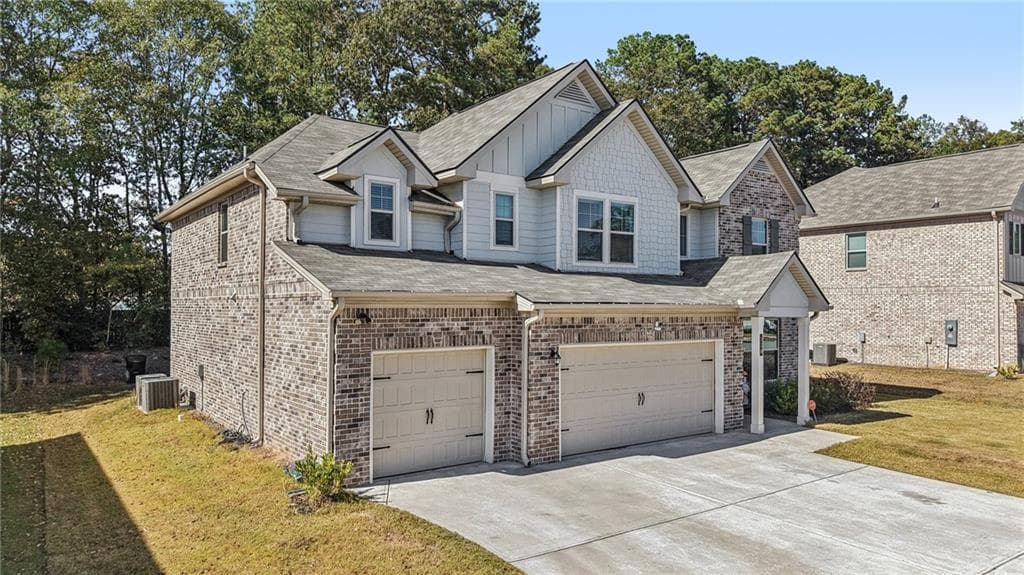 5 bedroom, 3 bathroom, 3,289 sq ft single family residence for sale at 120 Cabin Way, Hampton, GA 30228 — photo 3