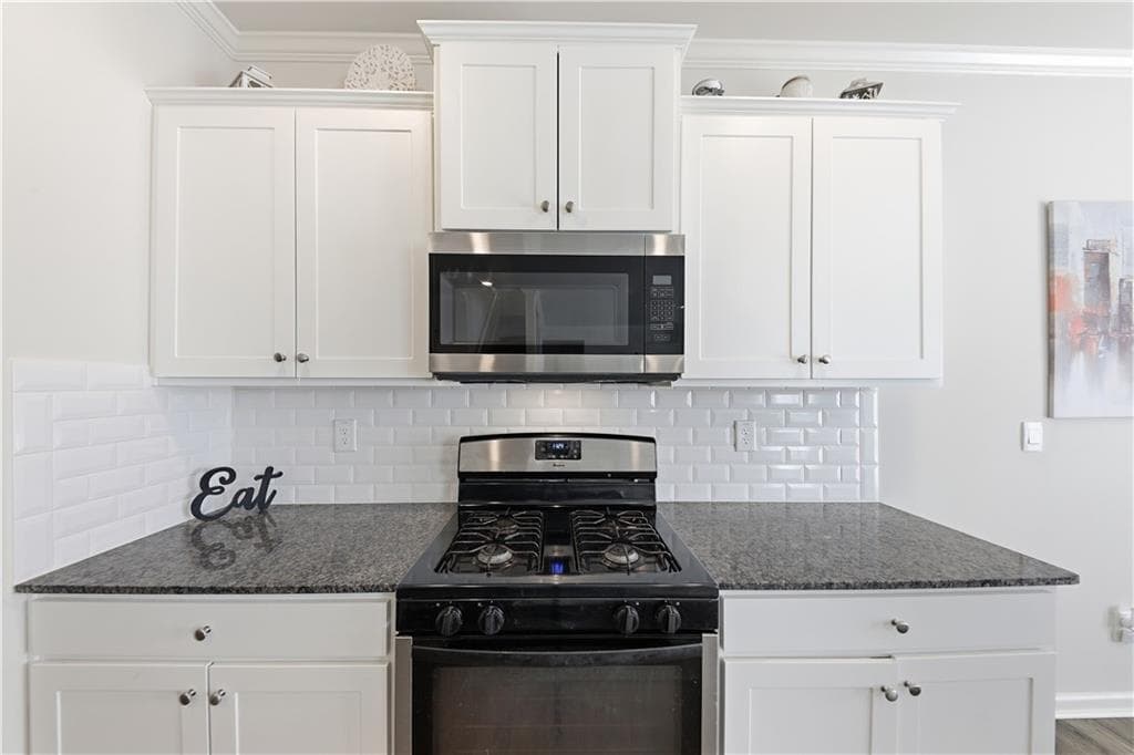 5 bedroom, 3 bathroom, 2,556 sq ft single family residence for sale at 5816 Gabbro Court, Lithia Springs, GA 30122 — photo 5
