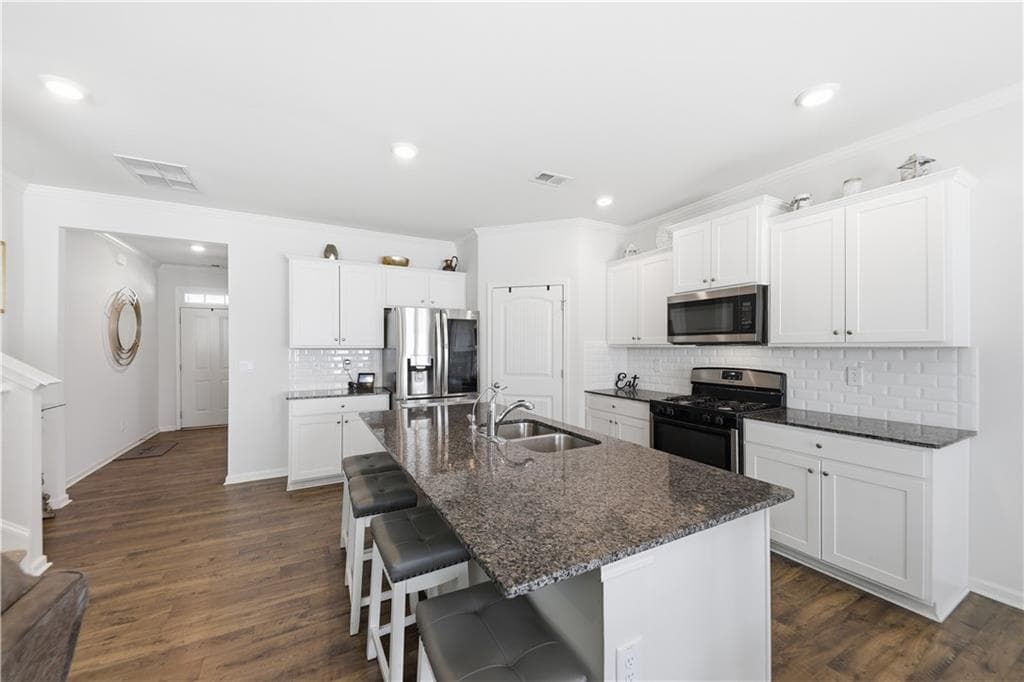 5 bedroom, 3 bathroom, 2,556 sq ft single family residence for sale at 5816 Gabbro Court, Lithia Springs, GA 30122 — photo 3