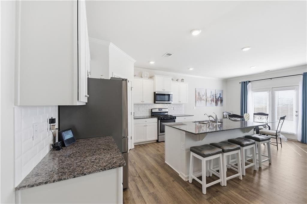 5 bedroom, 3 bathroom, 2,556 sq ft single family residence for sale at 5816 Gabbro Court, Lithia Springs, GA 30122 — photo 4
