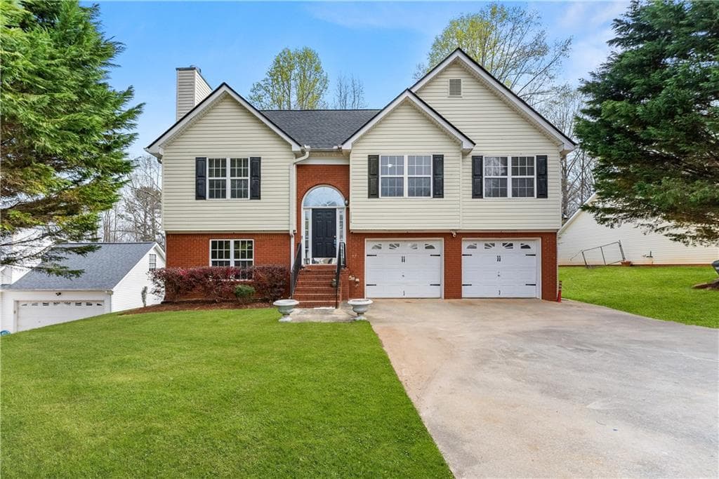 4 bedroom, 4 bathroom, 1,977 sq ft single family residence for sale at 7219 Plum Creek Drive, Gainesville, GA 30507 — photo 3