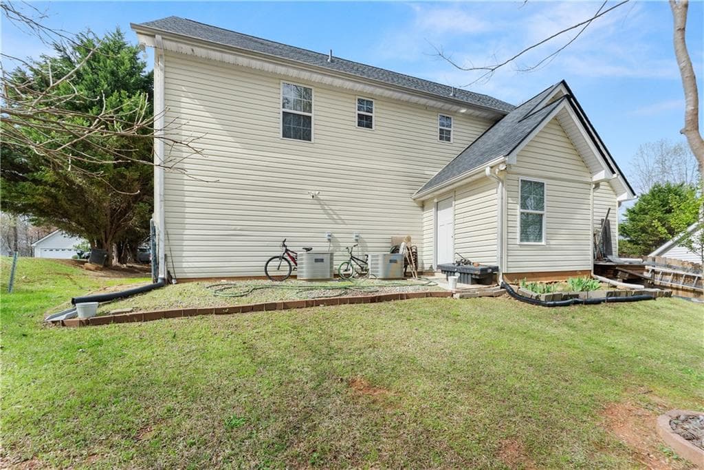 4 bedroom, 4 bathroom, 1,977 sq ft single family residence for sale at 7219 Plum Creek Drive, Gainesville, GA 30507 — photo 9