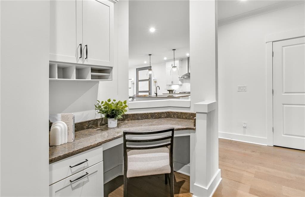 5 bedroom, 4 bathroom, 3,046 sq ft single family residence under contract at 303 Rockledge Bend, Powder Springs, GA 30127 — photo 9