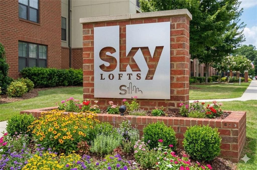 1 bedroom, 1 bathroom, 696 sq ft condominium under contract at 898 Oak Street 3218, Atlanta, GA 30310