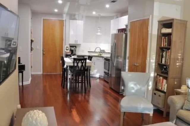1 bedroom, 1 bathroom, 696 sq ft condominium under contract at 898 Oak Street 3218, Atlanta, GA 30310 — photo 3