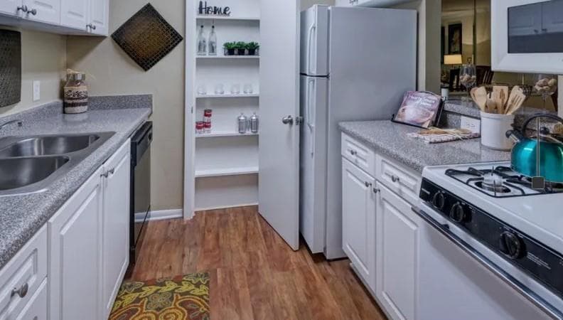 1 bedroom, 1 bathroom, 826 sq ft apartment for rent at 2383 Akers Mill Road N12, Atlanta, GA 30339 for $1,320 a month — photo 4