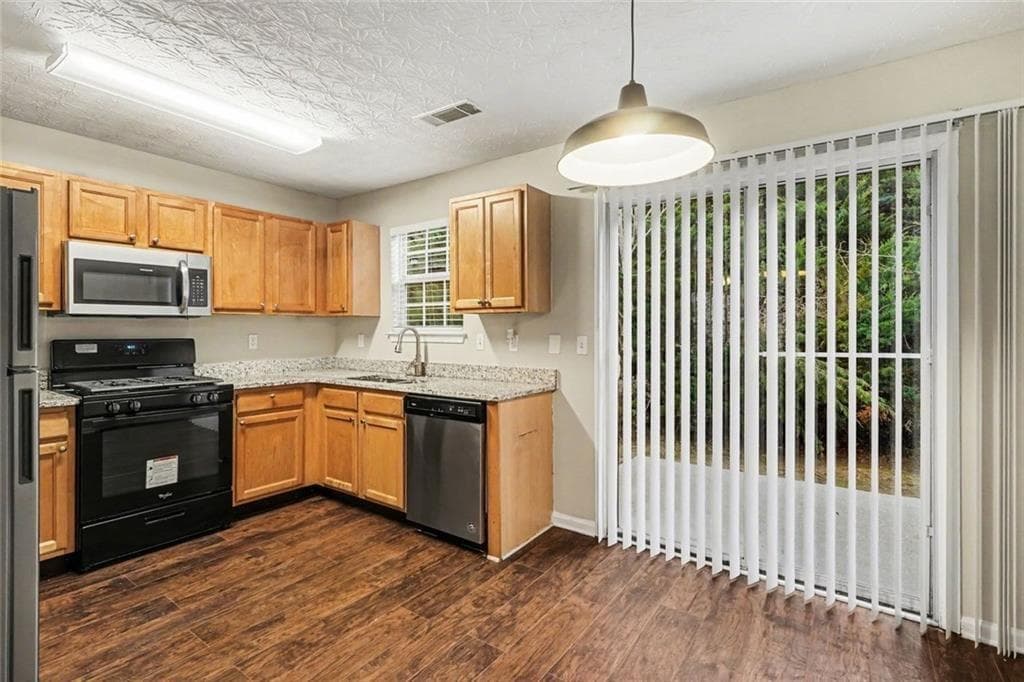4 bedroom, 3 bathroom, 1,813 sq ft single family residence under contract at 396 Clearsprings Drive, Lawrenceville, GA 30046 — photo 4