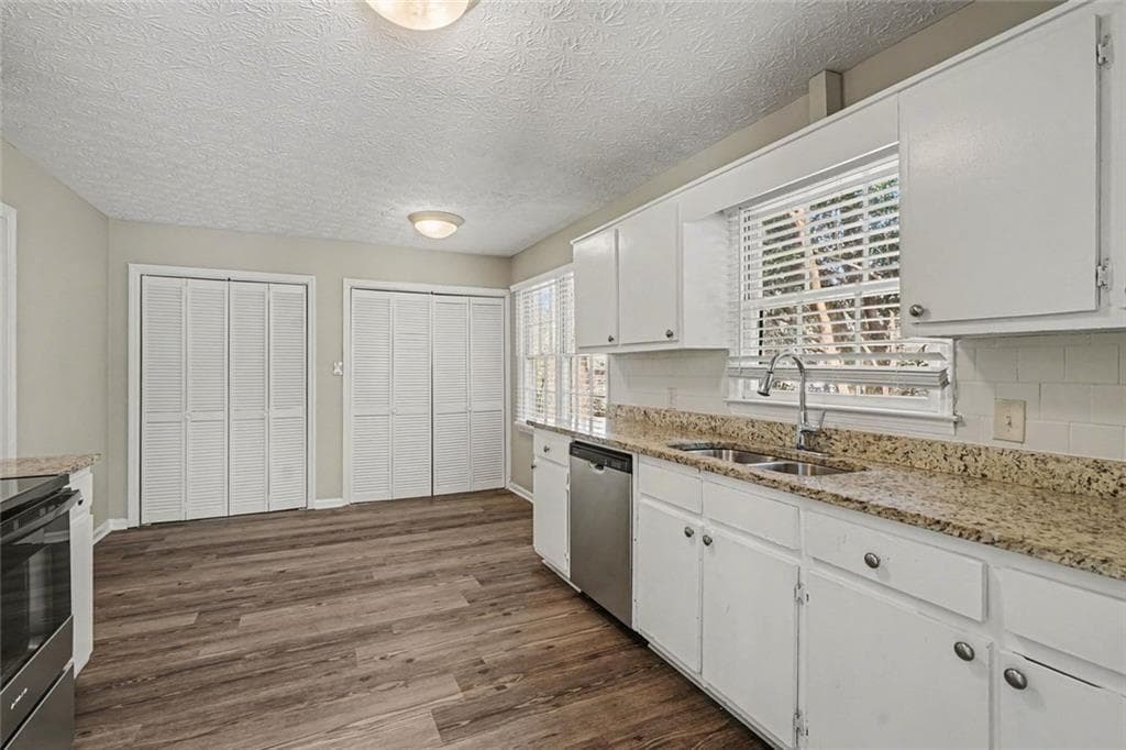 3 bedroom, 2 bathroom, 1,556 sq ft single family residence for sale at 2060 Lost Forest Lane, Conyers, GA 30094 — photo 2