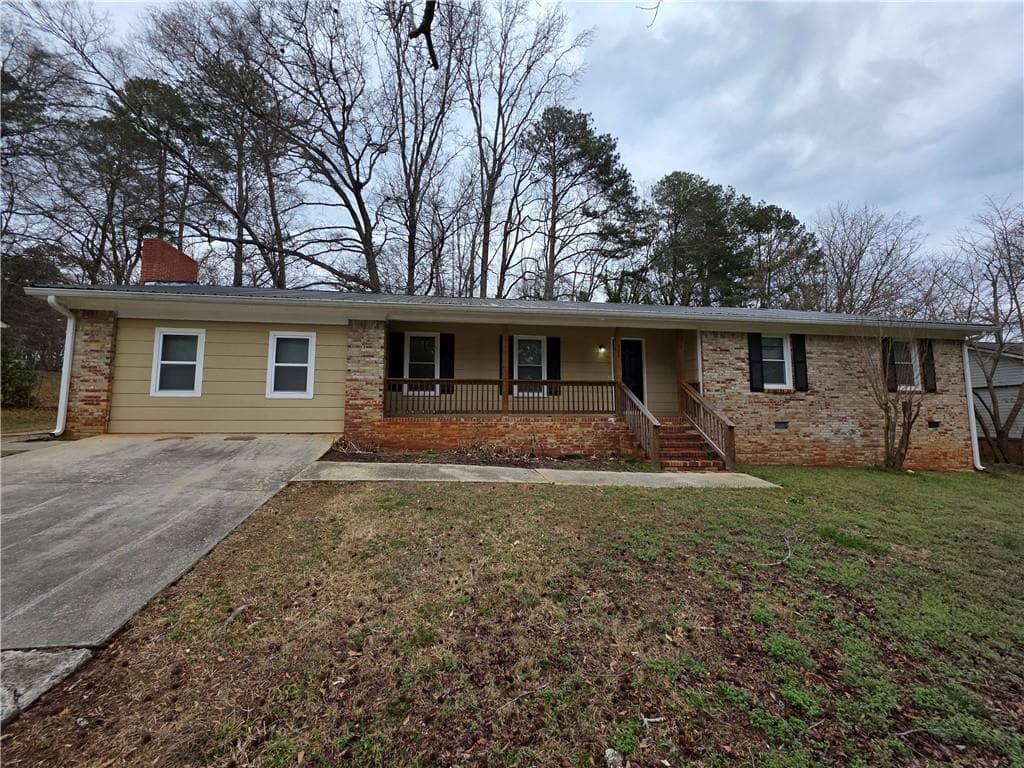 3 bedroom, 2 bathroom, 1,912 sq ft single family residence under contract at 724 Country Club Drive, Monroe, GA 30655