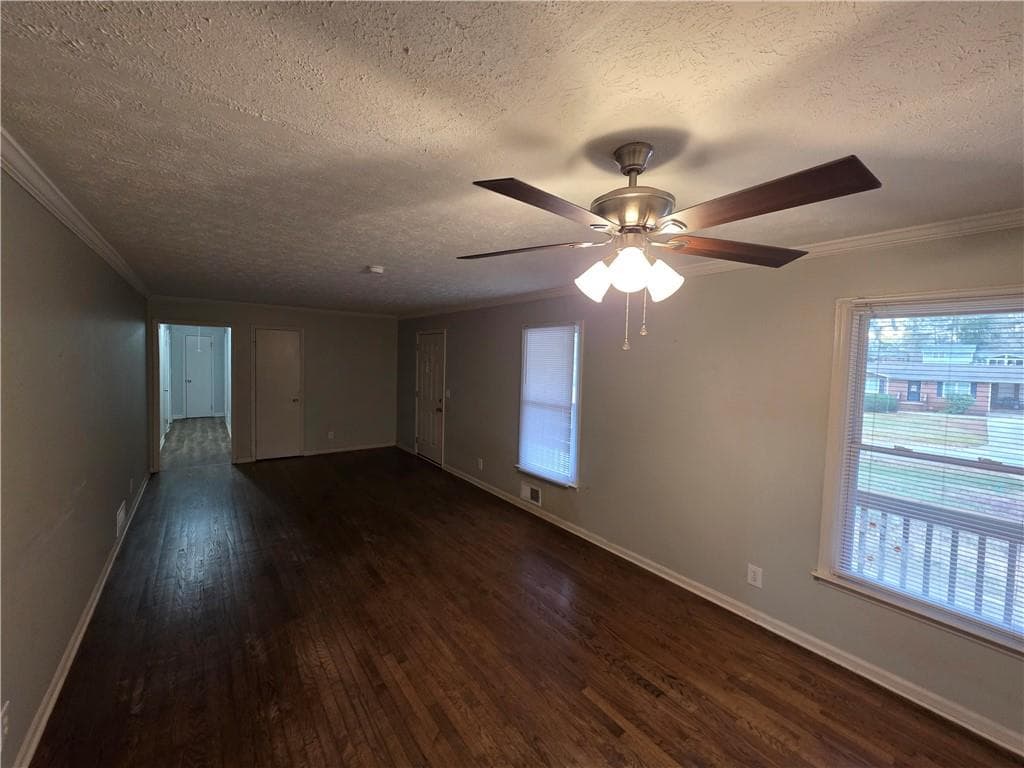 3 bedroom, 2 bathroom, 1,912 sq ft single family residence under contract at 724 Country Club Drive, Monroe, GA 30655 — photo 2