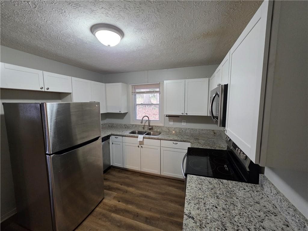 3 bedroom, 2 bathroom, 1,912 sq ft single family residence under contract at 724 Country Club Drive, Monroe, GA 30655 — photo 5