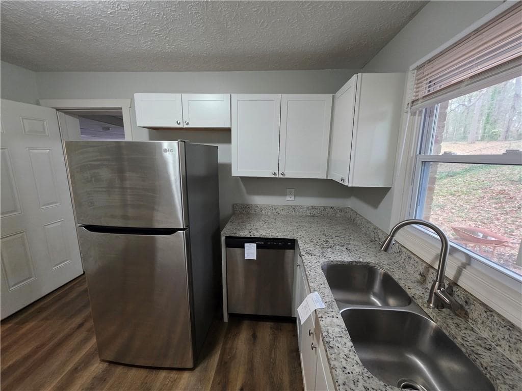 3 bedroom, 2 bathroom, 1,912 sq ft single family residence under contract at 724 Country Club Drive, Monroe, GA 30655 — photo 7
