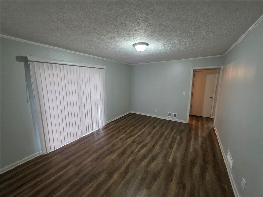 3 bedroom, 2 bathroom, 1,912 sq ft single family residence under contract at 724 Country Club Drive, Monroe, GA 30655 — photo 9
