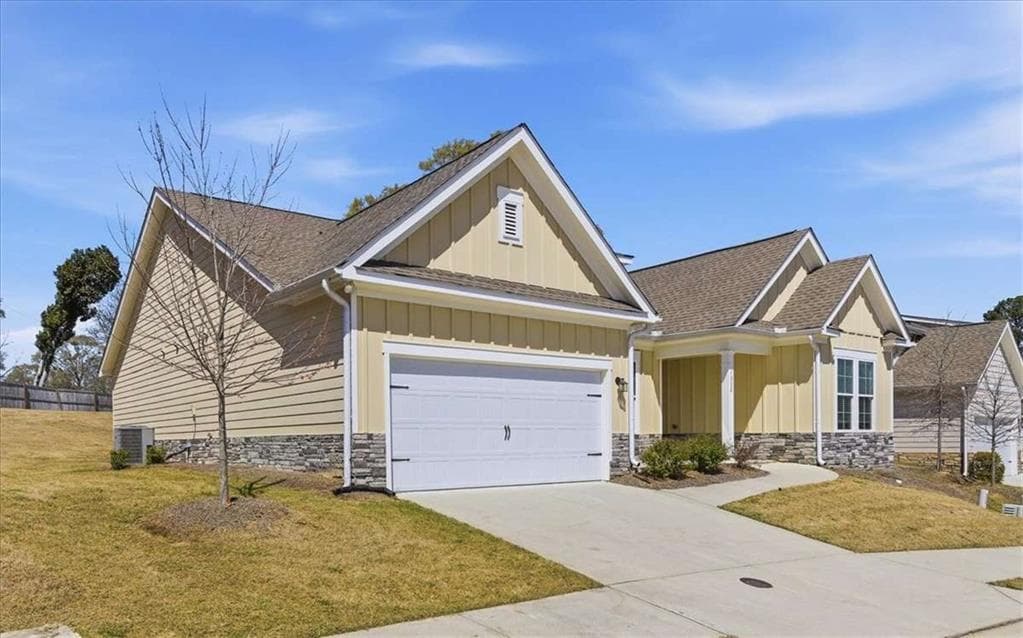 4 bedroom, 3 bathroom, 2,082 sq ft single family residence under contract at 1332 Slaton Manor Drive, Conyers, GA 30012 — photo 2