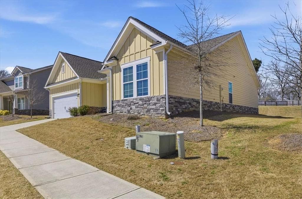 4 bedroom, 3 bathroom, 2,082 sq ft single family residence under contract at 1332 Slaton Manor Drive, Conyers, GA 30012 — photo 3