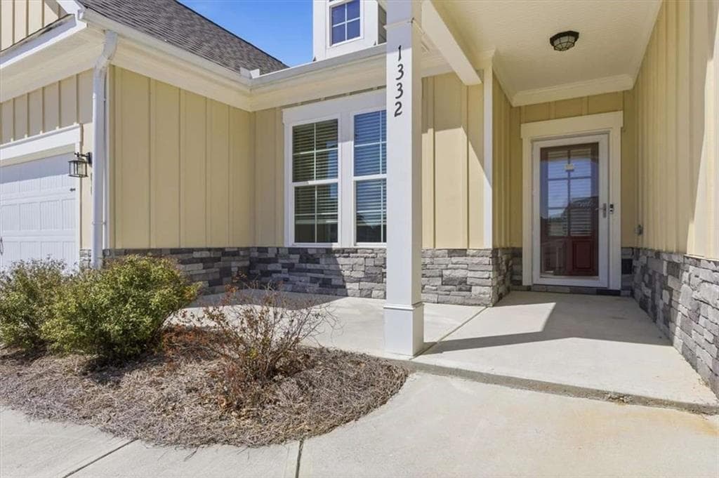 4 bedroom, 3 bathroom, 2,082 sq ft single family residence under contract at 1332 Slaton Manor Drive, Conyers, GA 30012 — photo 4