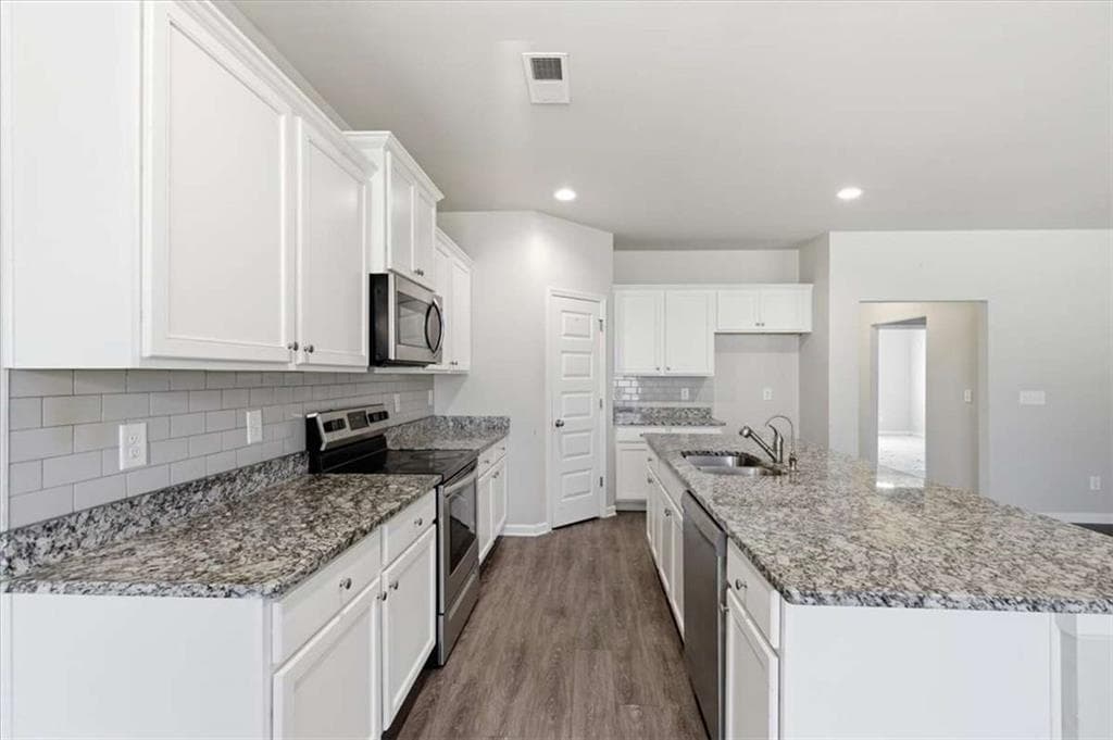 4 bedroom, 3 bathroom, 2,082 sq ft single family residence under contract at 1332 Slaton Manor Drive, Conyers, GA 30012 — photo 9
