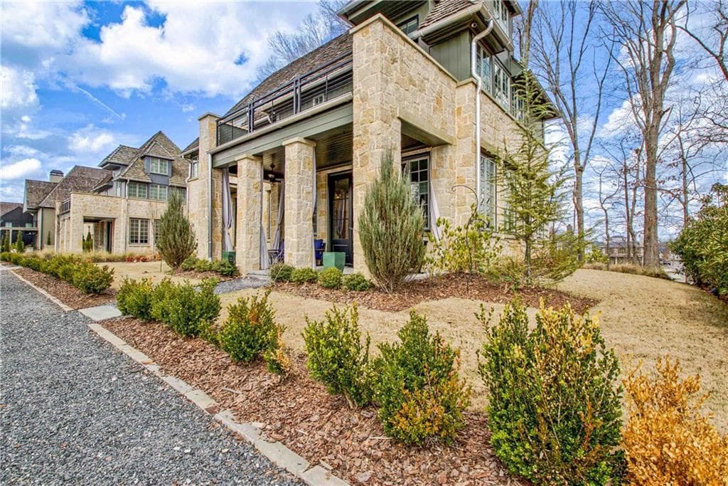 3 bedroom, 3 bathroom, 1,887 sq ft single family residence for sale at 335 2nd Street, Fayetteville, GA 30214 — photo 3