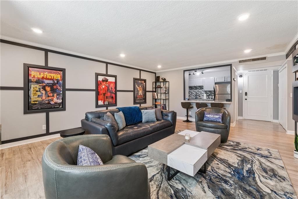 2 bedroom, 2 bathroom, 1,063 sq ft condominium for sale at 2965 Pharr Court South 512, Atlanta, GA 30305