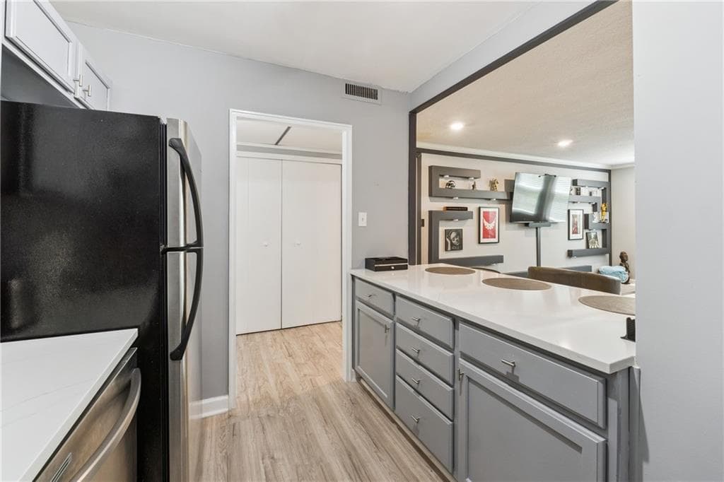 2 bedroom, 2 bathroom, 1,063 sq ft condominium for sale at 2965 Pharr Court South 512, Atlanta, GA 30305 — photo 5