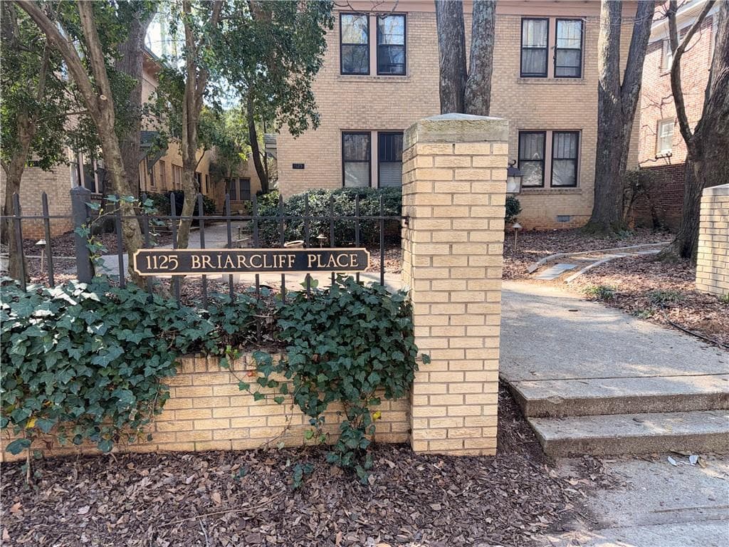 1 bedroom, 1 bathroom, 730 sq ft condominium sold at 1125 Briarcliff Place 2, Atlanta, GA 30306