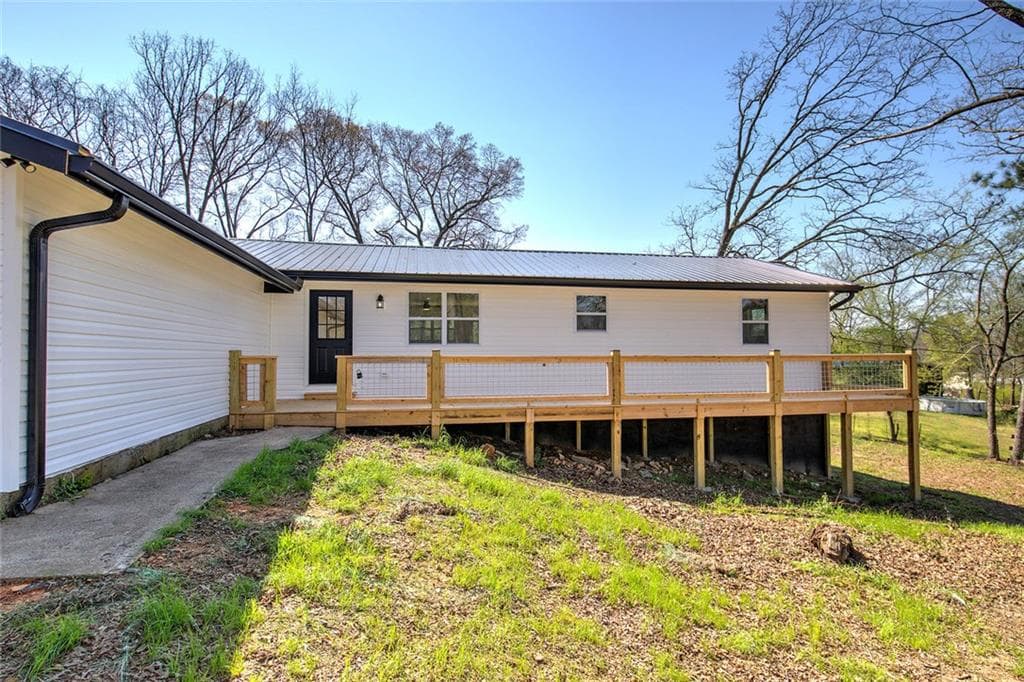 3 bedroom, 2 bathroom, 1,872 sq ft single family residence for sale at 516 Baxter Road, Calhoun, GA 30701 — photo 4