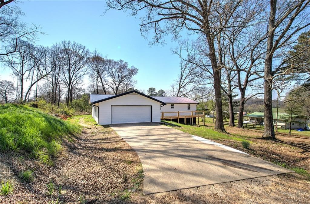3 bedroom, 2 bathroom, 1,872 sq ft single family residence for sale at 516 Baxter Road, Calhoun, GA 30701 — photo 6