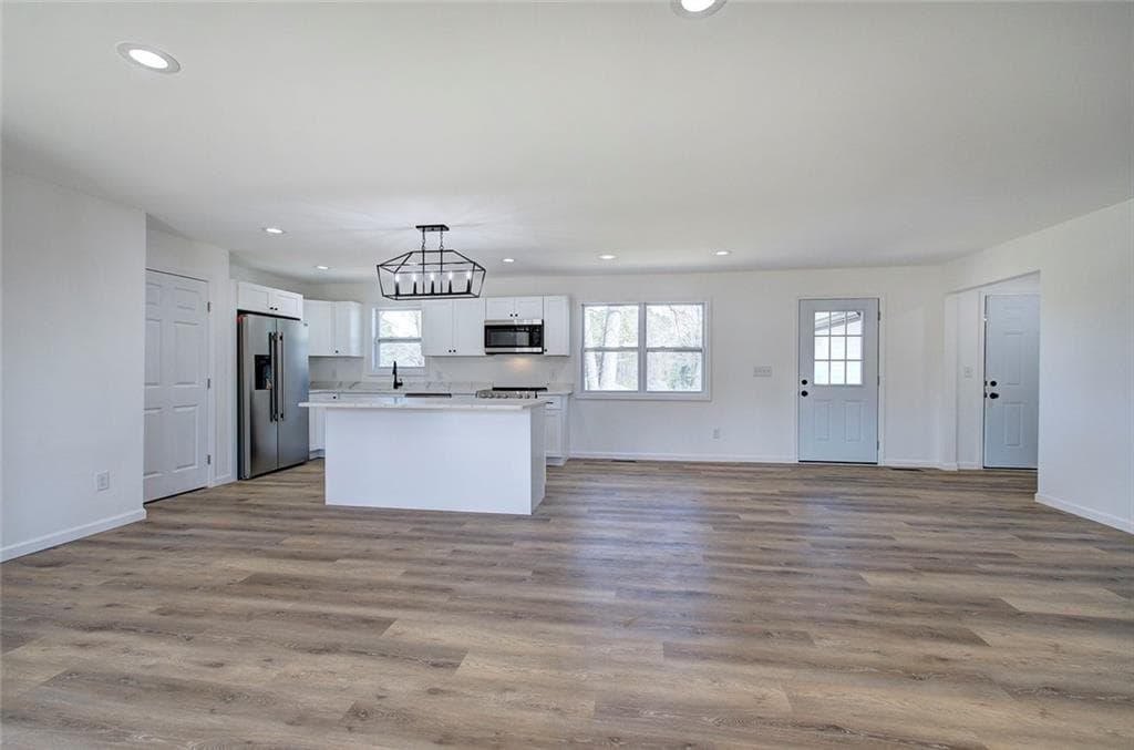 3 bedroom, 2 bathroom, 1,872 sq ft single family residence for sale at 516 Baxter Road, Calhoun, GA 30701 — photo 8