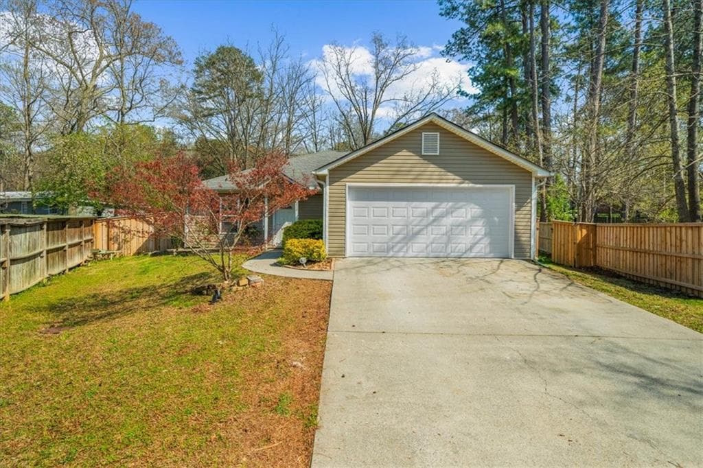 3 bedroom, 2 bathroom, 1,360 sq ft single family residence under contract at 212 Whispering Pine Circle, White, GA 30184 — photo 3