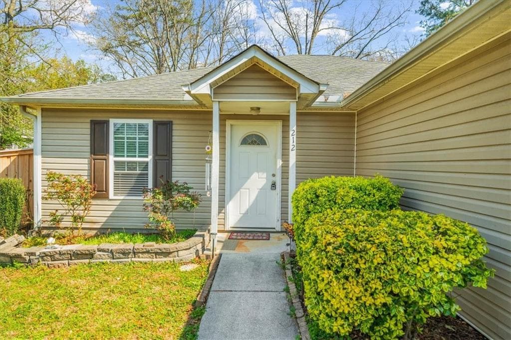 3 bedroom, 2 bathroom, 1,360 sq ft single family residence under contract at 212 Whispering Pine Circle, White, GA 30184 — photo 5