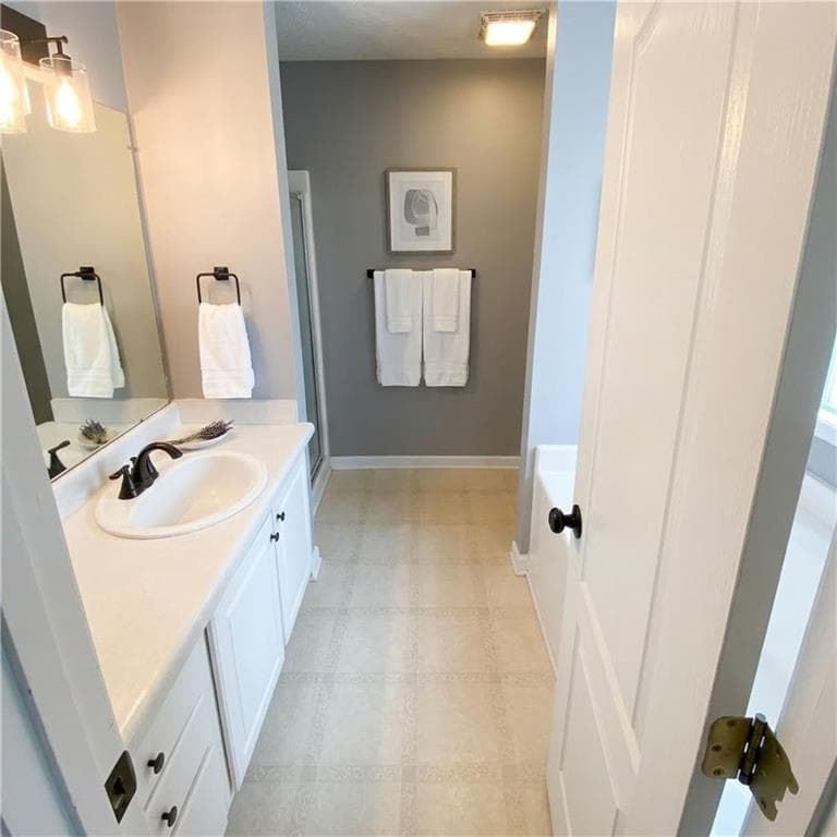 4 bedroom, 3 bathroom, 2,001 sq ft single family residence under contract at 3110 Water Brook Drive, Conyers, GA 30094 — photo 9