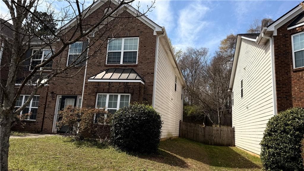 5 bedroom, 4 bathroom, 4,308 sq ft single family residence sold at 3218 Landings North Drive, Atlanta, GA 30331