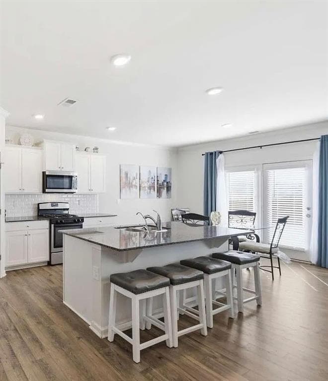 5 bedroom, 3 bathroom, 2,556 sq ft single family residence for sale at 5816 Gabbro Court, Lithia Springs, GA 30122 — photo 6