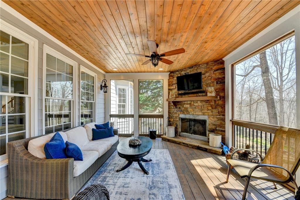 6 bedroom, 4 bathroom, 2,944 sq ft single family residence under contract at 4930 N River Drive, Cumming, GA 30041 — photo 2