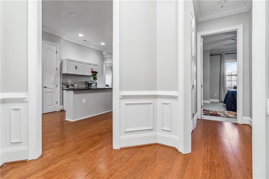 2 bedroom, 2 bathroom, 1,457 sq ft condominium for sale at 2300 Peachford Road 1410, Atlanta, GA 30338 — photo 2