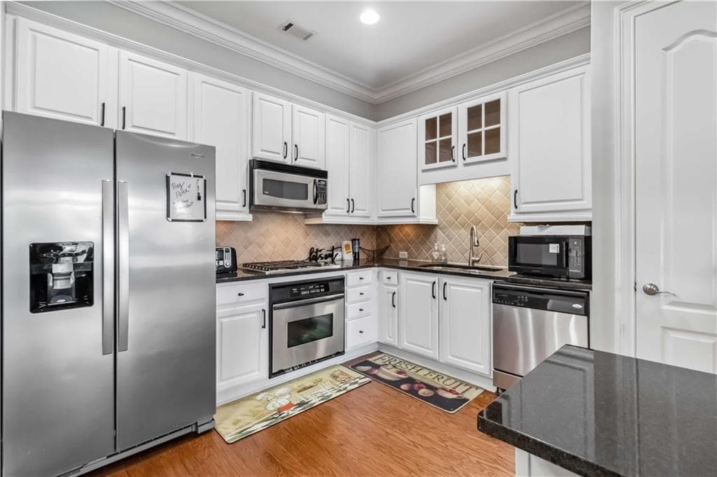 2 bedroom, 2 bathroom, 1,457 sq ft condominium for sale at 2300 Peachford Road 1410, Atlanta, GA 30338 — photo 6