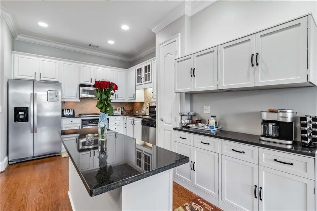 2 bedroom, 2 bathroom, 1,457 sq ft condominium for sale at 2300 Peachford Road 1410, Atlanta, GA 30338 — photo 8