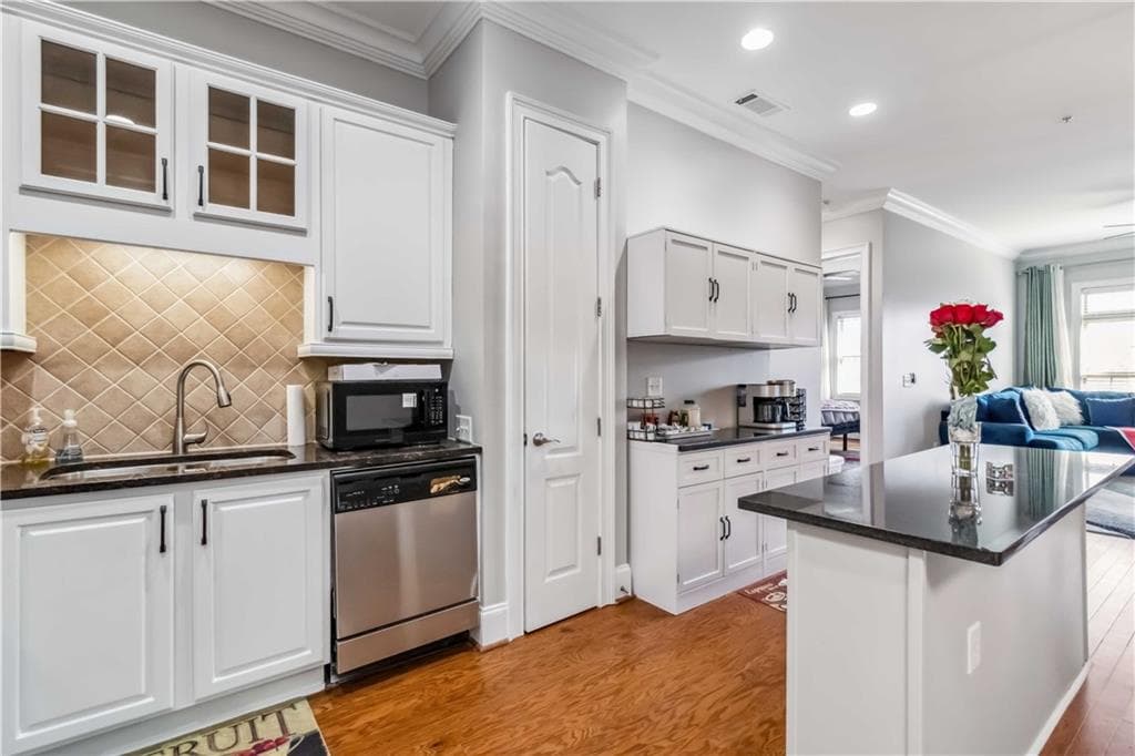 2 bedroom, 2 bathroom, 1,457 sq ft condominium for sale at 2300 Peachford Road 1410, Atlanta, GA 30338 — photo 10