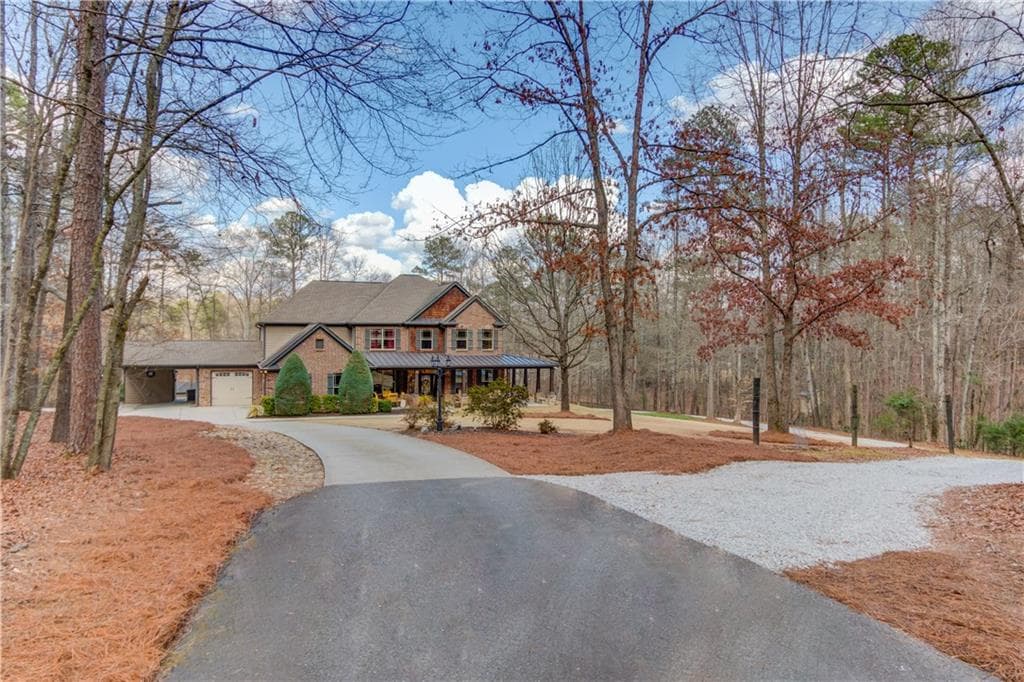 5 bedroom, 4 bathroom, 3,948 sq ft single family residence for sale at 245 Lakeshore Drive, Jefferson, GA 30549 — photo 3
