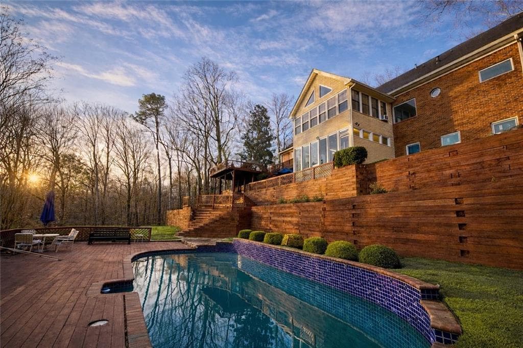 6 bedroom, 5 bathroom, 5,766 sq ft single family residence under contract at 4070 RUNNYMEDE Drive, Lilburn, GA 30047 — photo 6