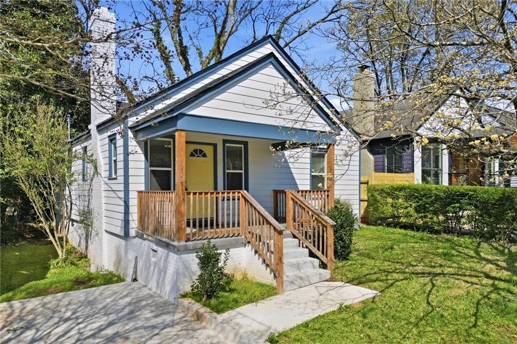 2 bedroom, 2 bathroom, 1,005 sq ft single family residence for sale at 763 Jones Avenue, Atlanta, GA 30314 — photo 1 of 20