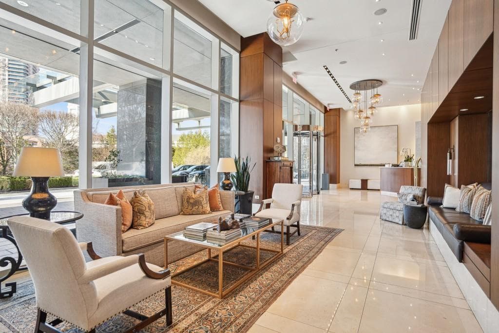 1 bedroom, 2 bathroom, 995 sq ft condominium for sale at 3630 Peachtree Road 1809, Atlanta, GA 30326 — photo 5