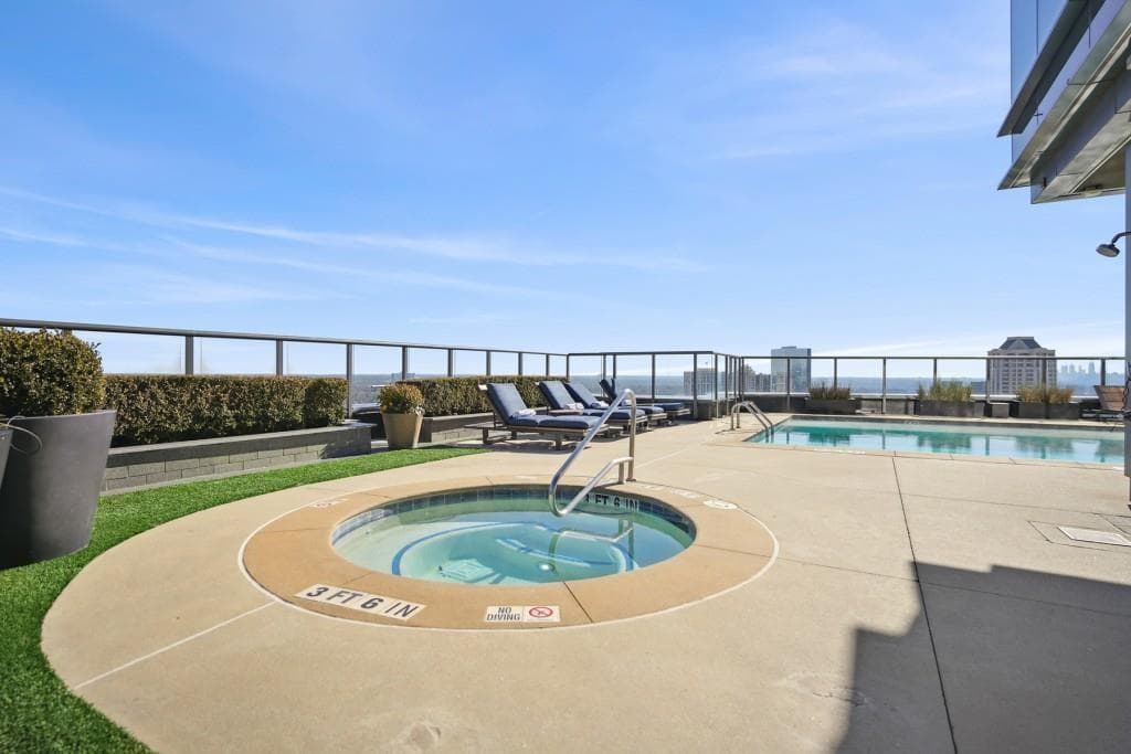 1 bedroom, 2 bathroom, 995 sq ft condominium for sale at 3630 Peachtree Road 1809, Atlanta, GA 30326 — photo 7