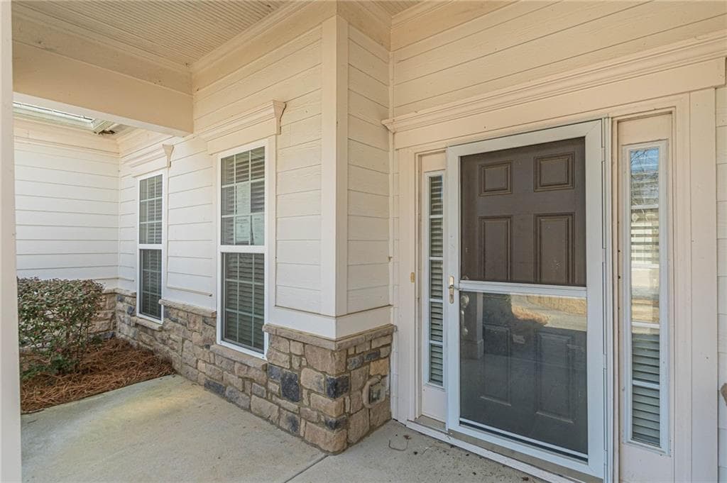 2 bedroom, 2 bathroom, 2,238 sq ft single family residence for sale at 1010 Amicalola Court, Griffin, GA 30223 — photo 2