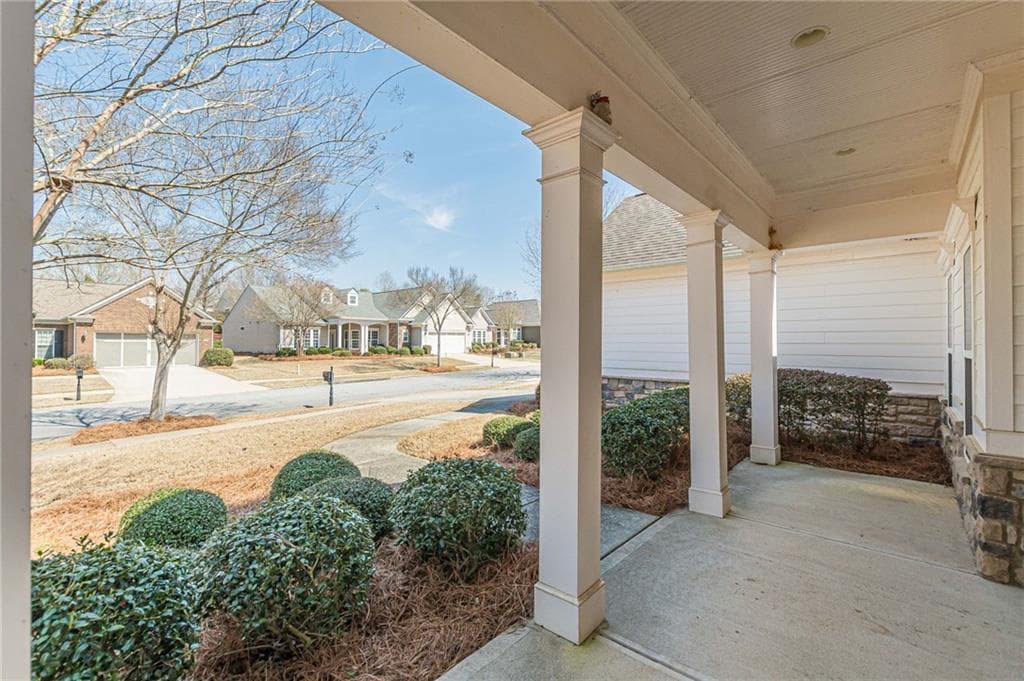 2 bedroom, 2 bathroom, 2,238 sq ft single family residence for sale at 1010 Amicalola Court, Griffin, GA 30223 — photo 3