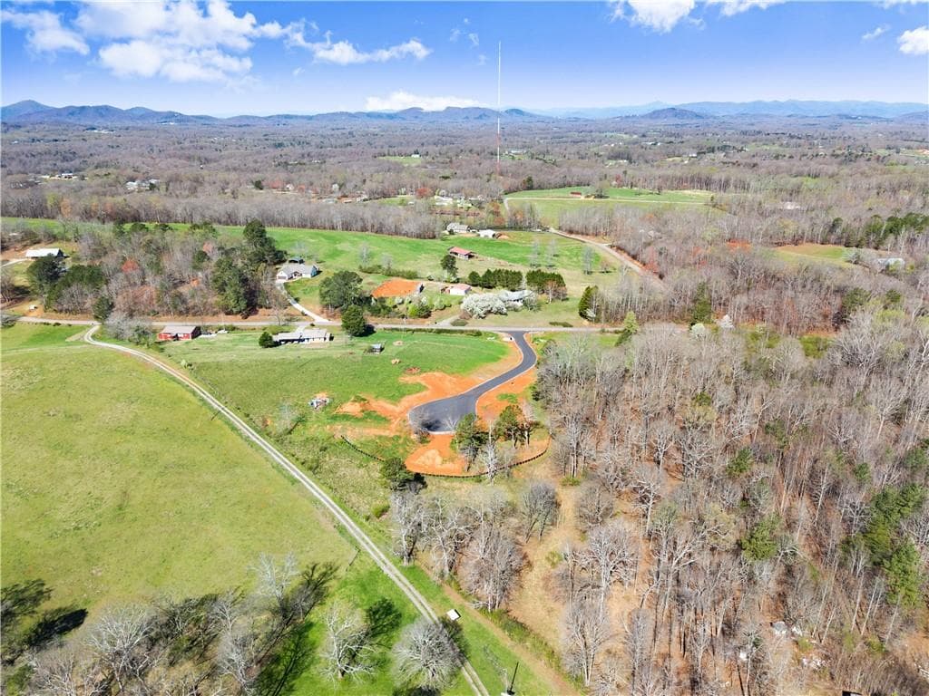 4 bedroom, 3 bathroom, 1,900 sq ft single family residence under contract at 88 White Oak Court, Cleveland, GA 30528 — photo 9