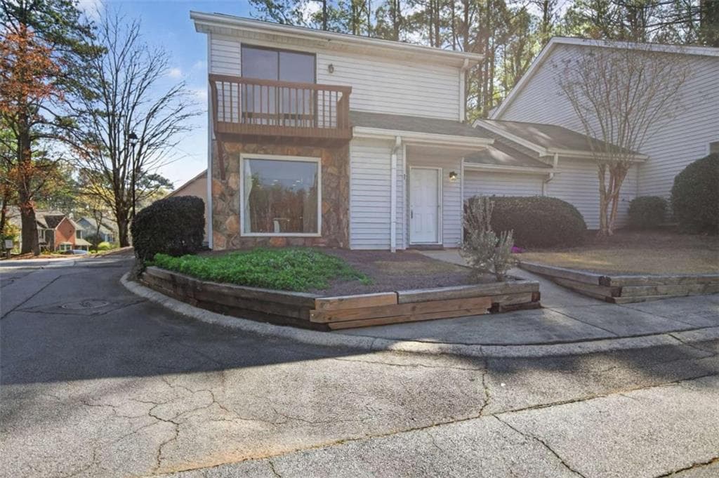 3 bedroom, 4 bathroom, 1,812 sq ft condominium under contract at 1 Fairway Drive, Kennesaw, GA 30144