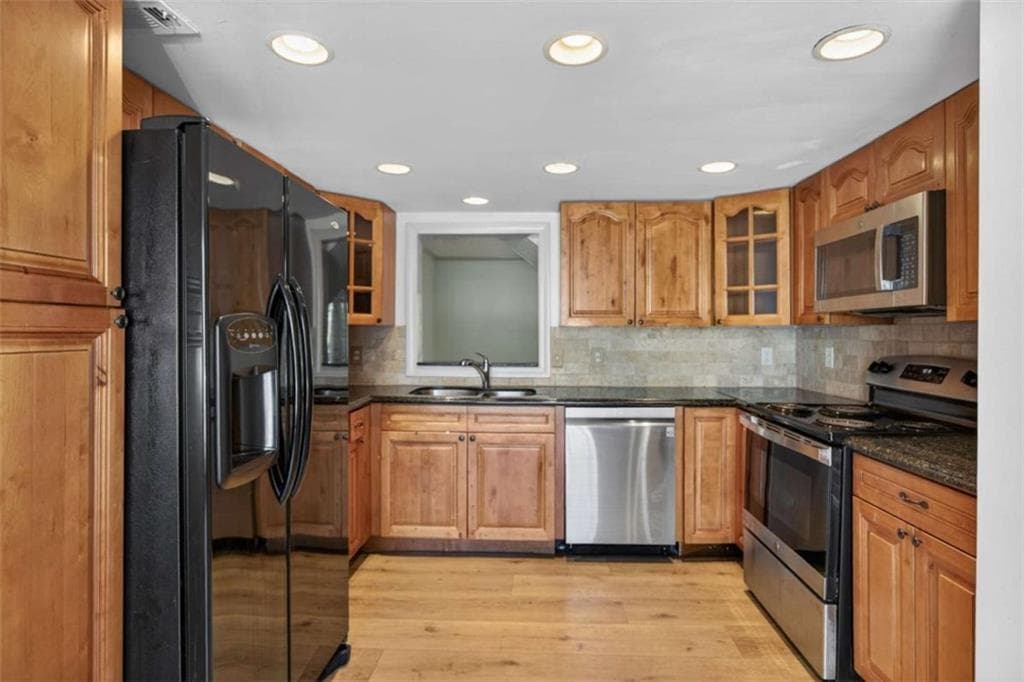 3 bedroom, 4 bathroom, 1,812 sq ft condominium under contract at 1 Fairway Drive, Kennesaw, GA 30144 — photo 7