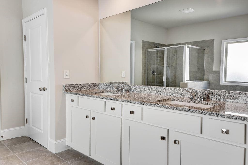 5 bedroom, 3 bathroom, 3,150 sq ft single family residence for sale at 4215 Trinity Oaks Trail, Cumming, GA 30040 — photo 9