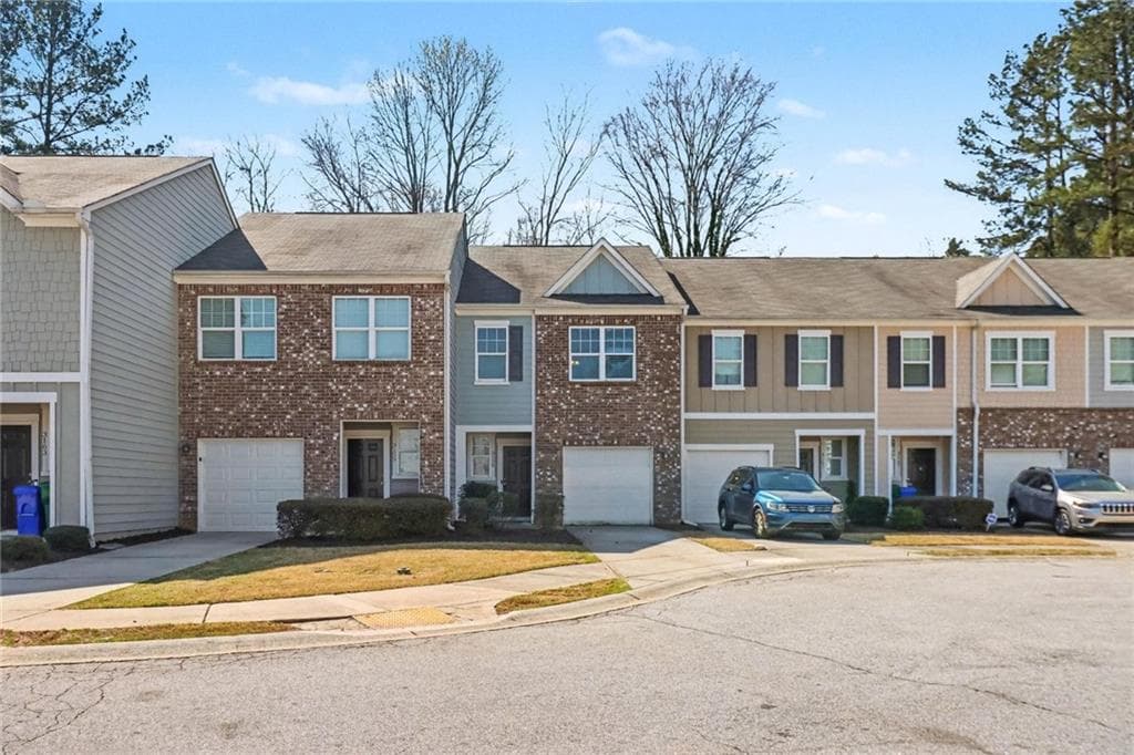 3 bedroom, 3 bathroom, 1,488 sq ft townhouse for sale at 3155 Tarian Way, Decatur, GA 30034